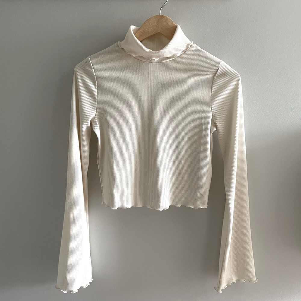 Urban Outfitters lettuce edge turtleneck